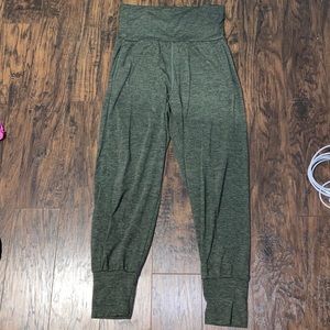 american eagle loose fitting joggers